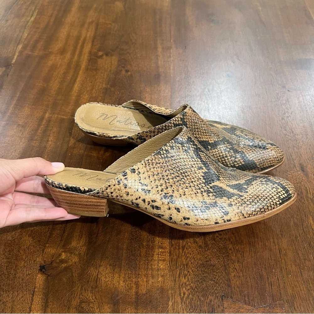 Matisse Clover Snake Mules Size 8